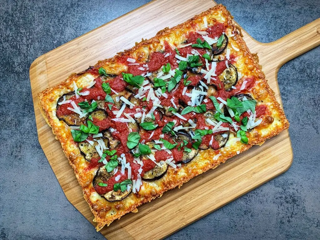 https://www.manopasto.com/wp-content/uploads/2022/01/Detroit-Style-Pizza-1.webp